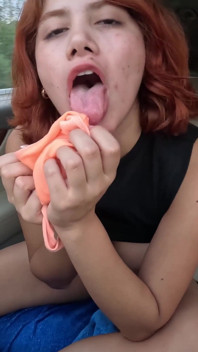 1000km roadtrip met Marina Gold spuiten, sperma eten, slipje pissen en pissen