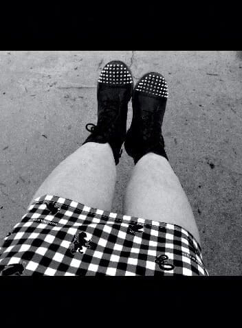 BBW nurse Vicki adventures with friends: Traje de warthogs Spike Boot vs fotos divertidas ambientadas en...