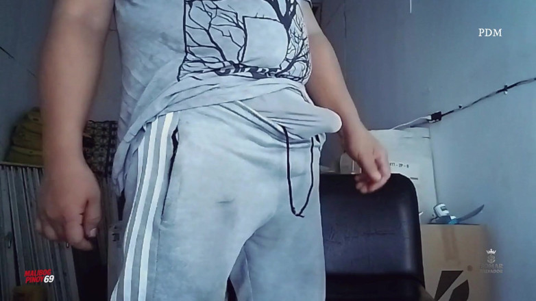 pinoy malibog: Mollige Barako papa komt klaar in de voorraadkamer