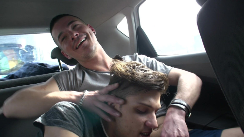 Just for boys: Entot aku dalam banget di dalam mobil! 4923