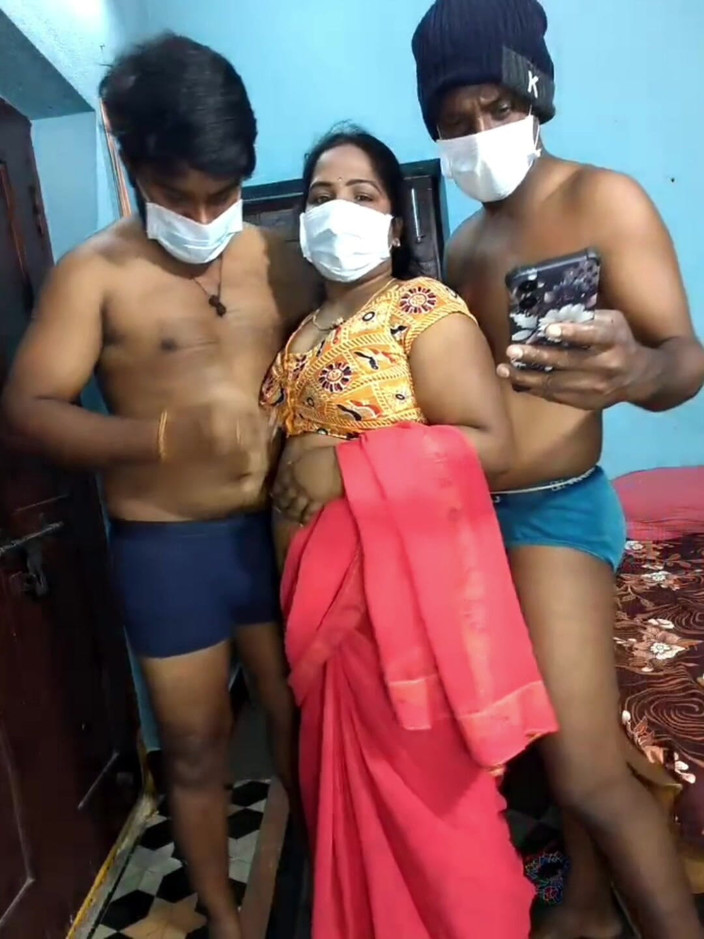 Amit yadav: Chơi tay ba với chồng và bạn của chồng. Họ đụ...