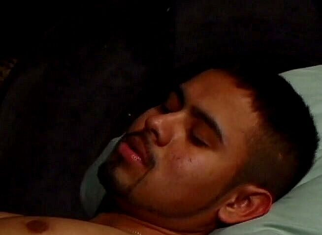 Bareback TV: Гей міжрасовий секс у військових казармах