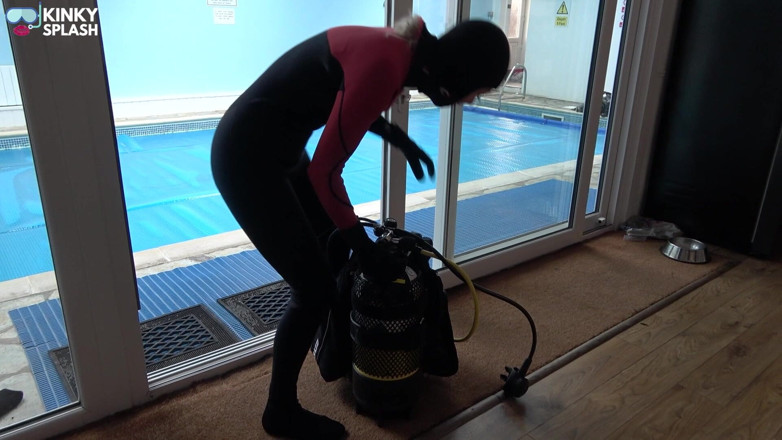 UKCuteGirl Lucy Lauren: Scuba Retreat Part 3 Bedtime Gear Wank