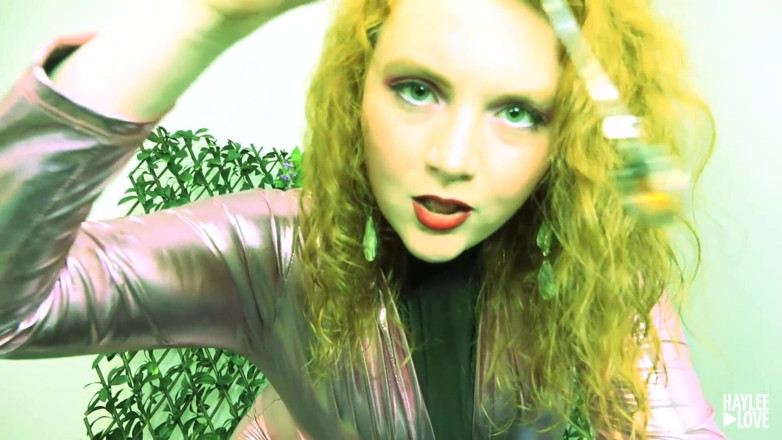 Haylee Love: Poison Ivy sprawia, że Robin jest niewolnikiem 6