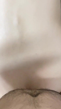 Sexy milfka od vedle si užívá tlustého ptáka v jejím zadku, nevlastní sis anál