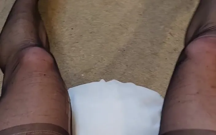 JessicaXD: Touching yourself in layers of nylon is soo hot