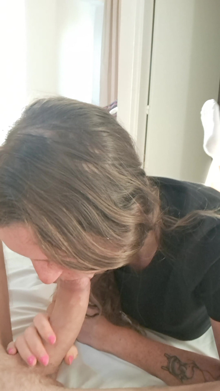 ScottishSweetie: Onu yumuşaktan 9 inçe emiyor, yarağı çok büyük!