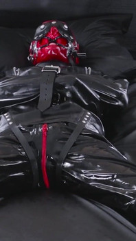 An gummi gebunden - gefesselt 1