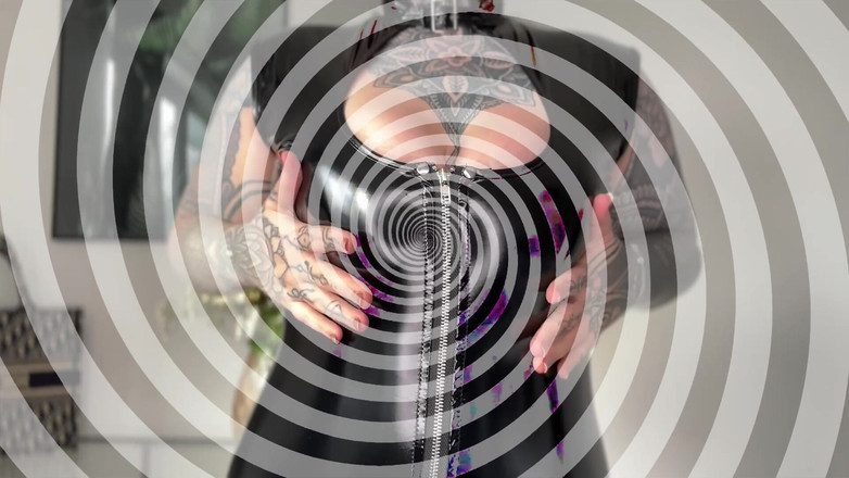 Miss Valentina: Соблазнили к подчинению, завораживает