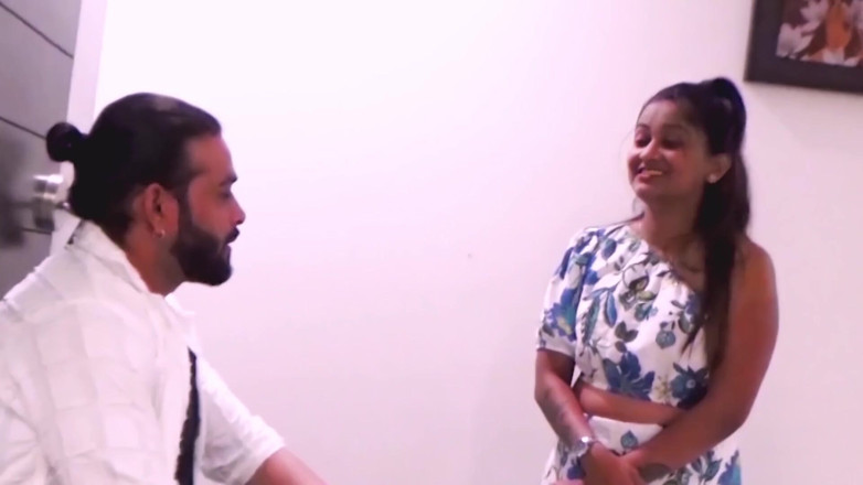 Anjalisingh_sexy: Garçonete e cliente, um novo filme completo com cenas picantes.