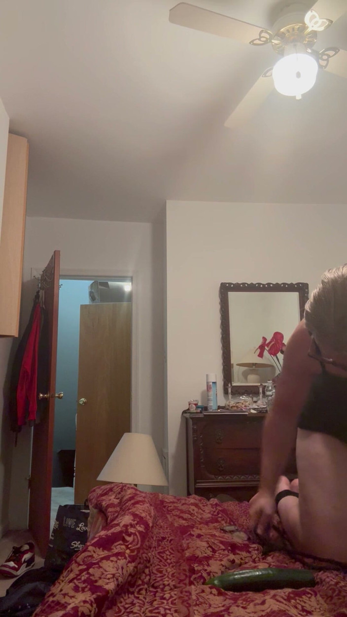 Kinky39: Atado montando juguete
