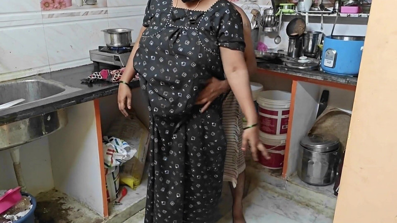 RoyToy: युवा देसी देवर के साथ किचन रूम में हॉट भाभी का सेक्स...