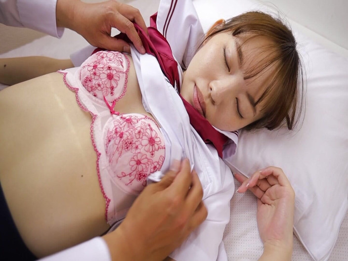 CherryBONBON: スカートの挑発。静かな少女が彼女の魅力的な一面を明かす!