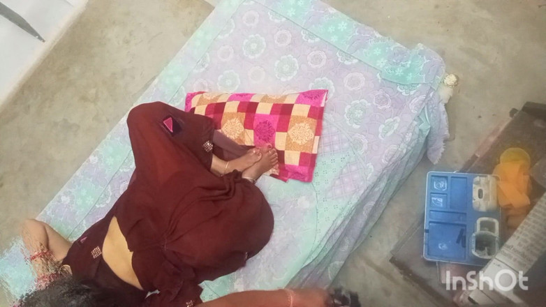 Bed: De sexy Bhabhi van Uttar Pradesh wordt thuis geneukt