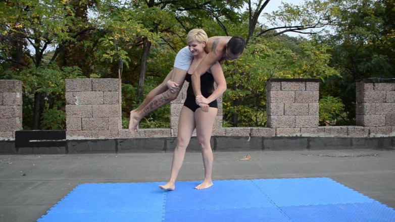 European Lift and Carry Club: คุณแม่เลี้ยงตัวใหญ่โชว์ตรงๆ ให้ไอ้หนุ่มจนๆ ดู