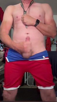 Jockdad87 Shoots a Load in His Wrestling Singlet