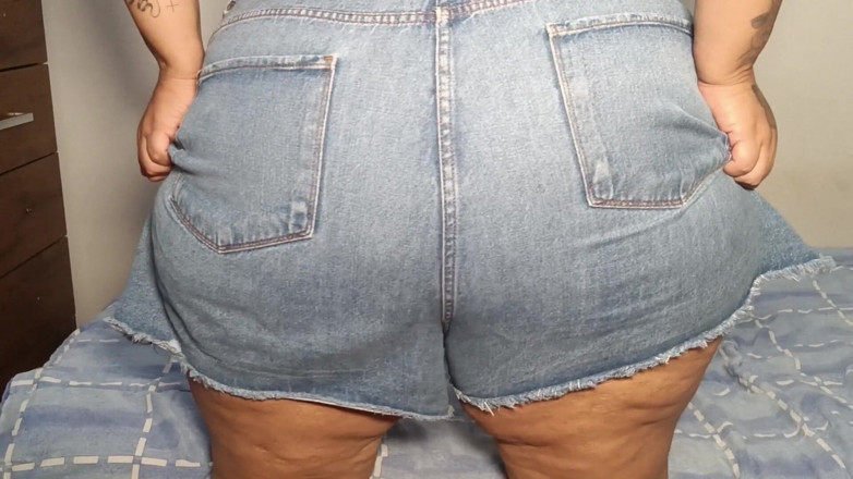 Mary Jhuana: Fart in Denim Shorts