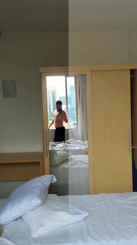 나는 흥분해서 침대에서 자랑했어
