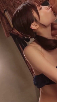 Stanza della coppia in specchio magico ntr esthetic, climax silenzioso mentre suppr.ll-corpo carezza con il fidanzato proprio accanto a lei. Capitolo 2