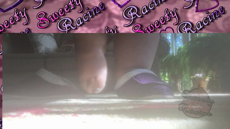 Sweety Racine: Giant SSBBW feet walking