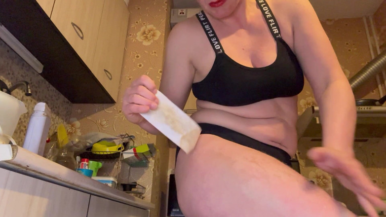 Putarankahotmilf: Вощу мои бедра, так больно, но становится мягко и красиво
