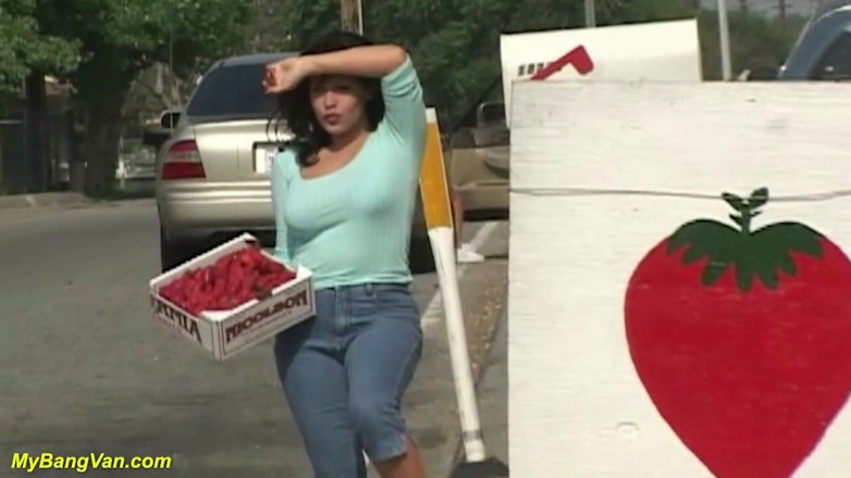 My Bang Van: Mollige milf opgepikt voor haar eerste bangvan dubbele penetratie
