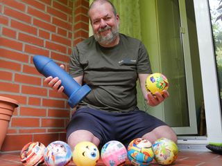 Qualzucht: Extreme Dildo and Ball Games on the Balcony