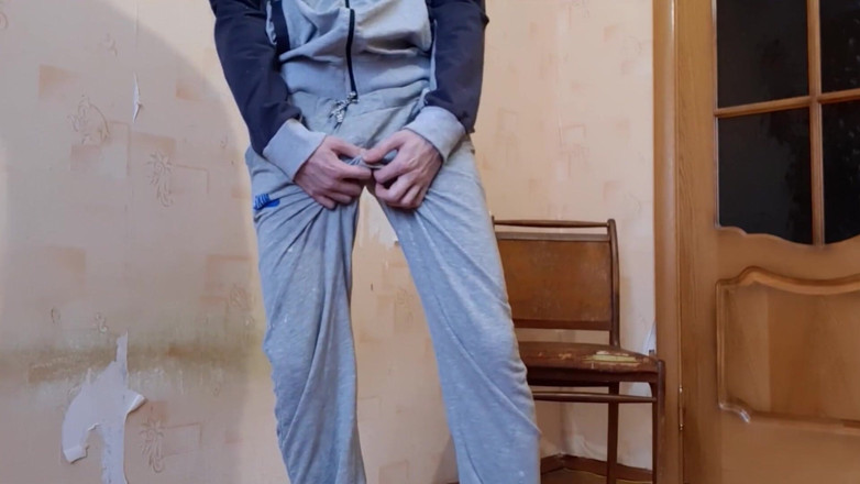 AlexRusFun: Il costruttore si strappa i pantaloni e si masturba il...