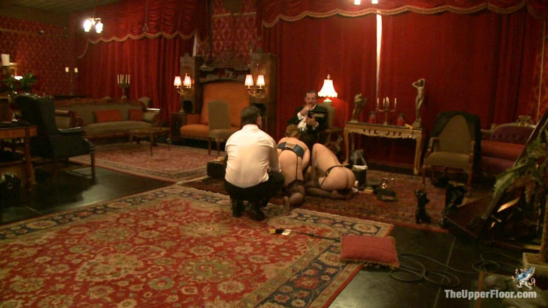 The Upper Floor by Kink: Hari Perkhidmatan: But