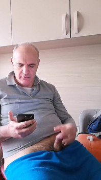 A Long Masturbation with a Nice Piss in the Glass Cup