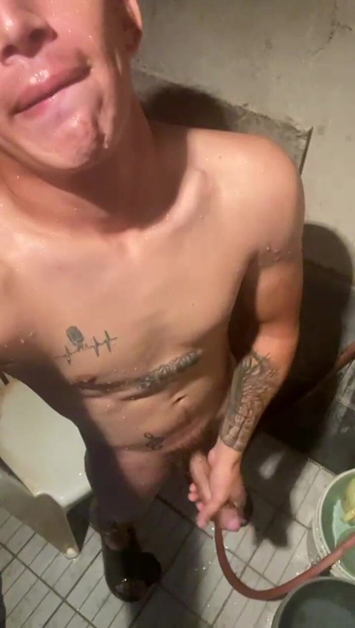 Tetto Michel: 이웃의 이성애자 아들이 돈을 위해 모든 것을 보여준다