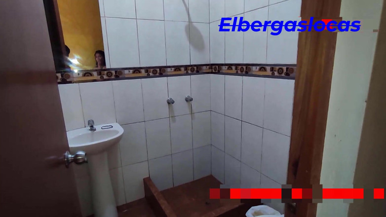 Elbergaslocas: Я відчув свій перший сквірт, і вибух задоволення був настільки інтенсивним, що мене залишили повністю мокрою і сирою в її ліжку