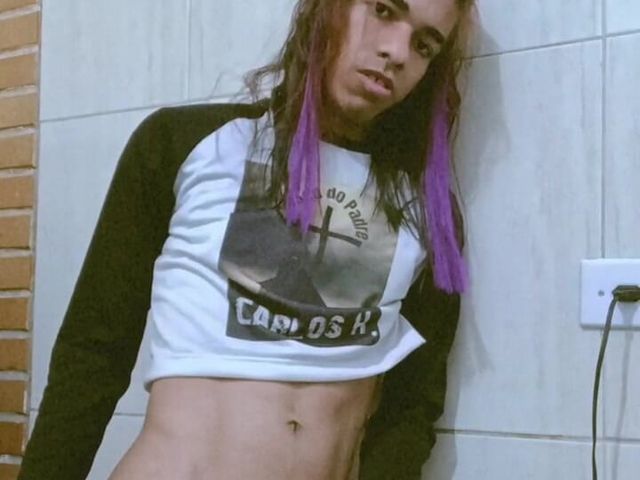 Delicious Gay Masturbating In Crop Top (Carlos Henrique)