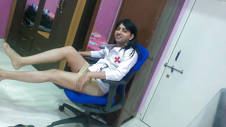 Cute & Nude Crossdresser: Dulce y sexy mariquita crossdresser femboy Dulce piruleta en un...