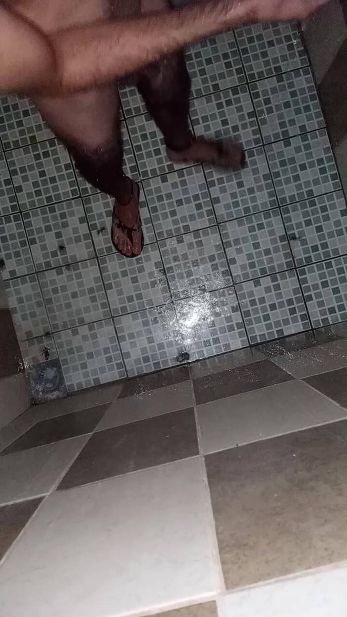 Cute boy jerks off: Il ragazzo si rade le palle e si masturba