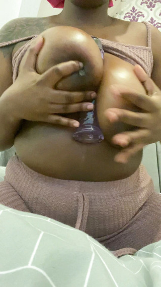 Miss Boobs: Milujte moje velká prsa