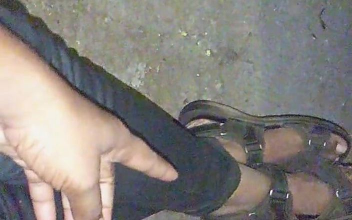 Sweet Indian cock: Venku moje auto na masáži penisu s robertkem kondom
