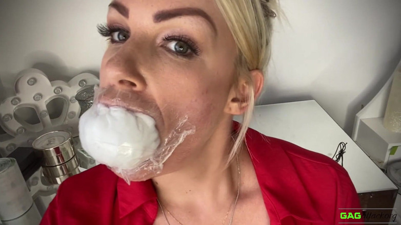 Gag Attack: Penny Lee - Tegaderm själv munkagg