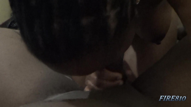 Fire810: Elle exhibe une énorme noix dans sa bouche