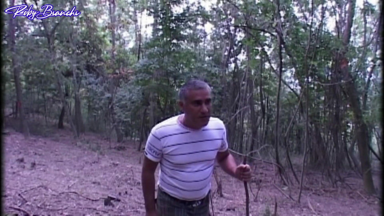 Topax Film Production: O curvă mare cu pizdă păroasă este futută în pădure de 2...
