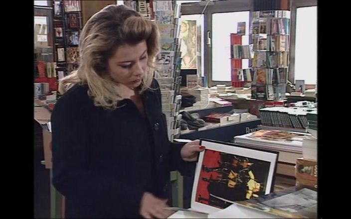 MMV films - The Original: Büyük memeli sürtük karım yabancılar tarafından sikiliyor