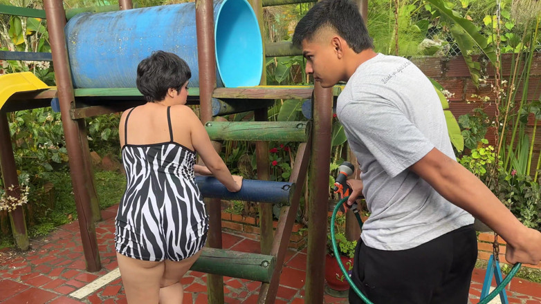 ManuelaAlvarez: Mis Padrastros Contratan a Un Nuevo, Me Encanta Como Se...