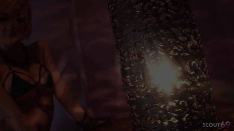 Asian porn collection: Sarışın Asyalı genç erika oyuncu seçmelerinde fotoğrafçı tarafından sikiliyor