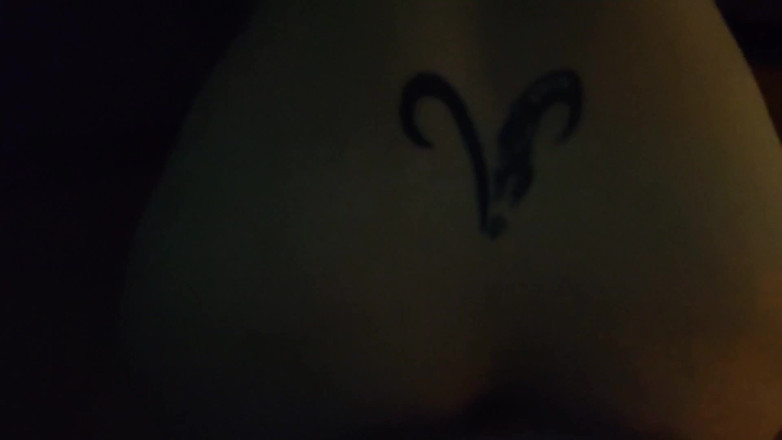 JelaiBora: Aku suka banget kalau cowok ini ngentot aku dari belakang...