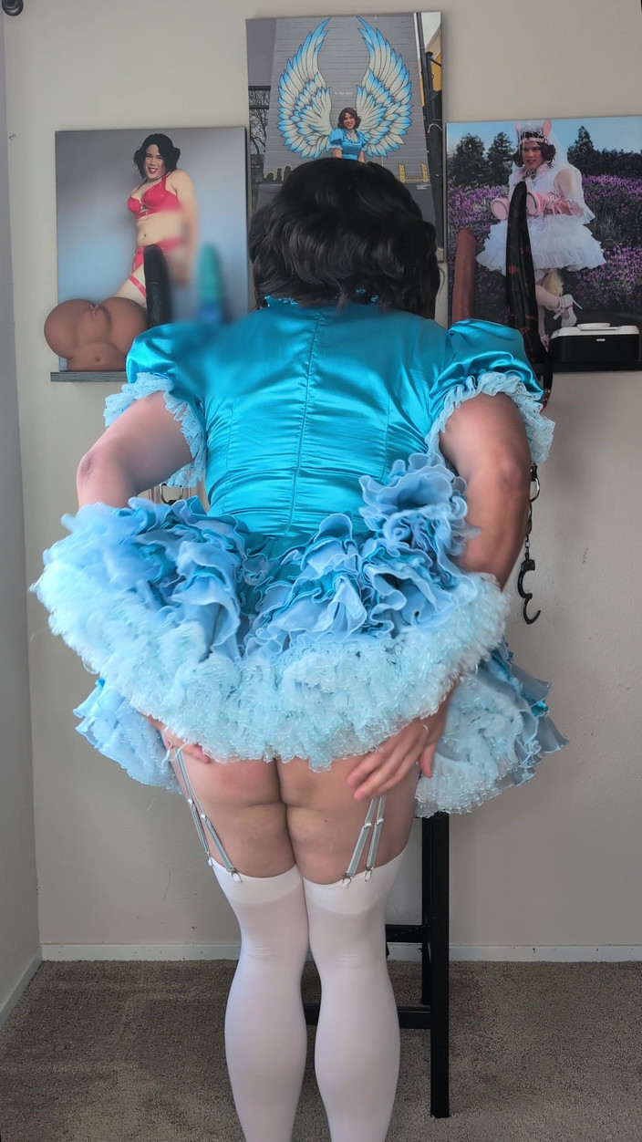Sissy Candy: Getting Ready with Sissy Maid Candy!
