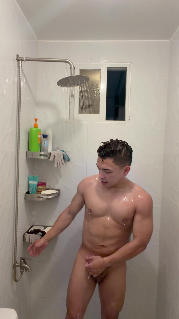The Fitmaster: Het filippinsk Twink rycker av i ångande dusch