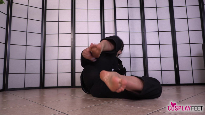 Feet & Cosplay: L'istruttore di karate Bianca Blance ti mostra come usare i...