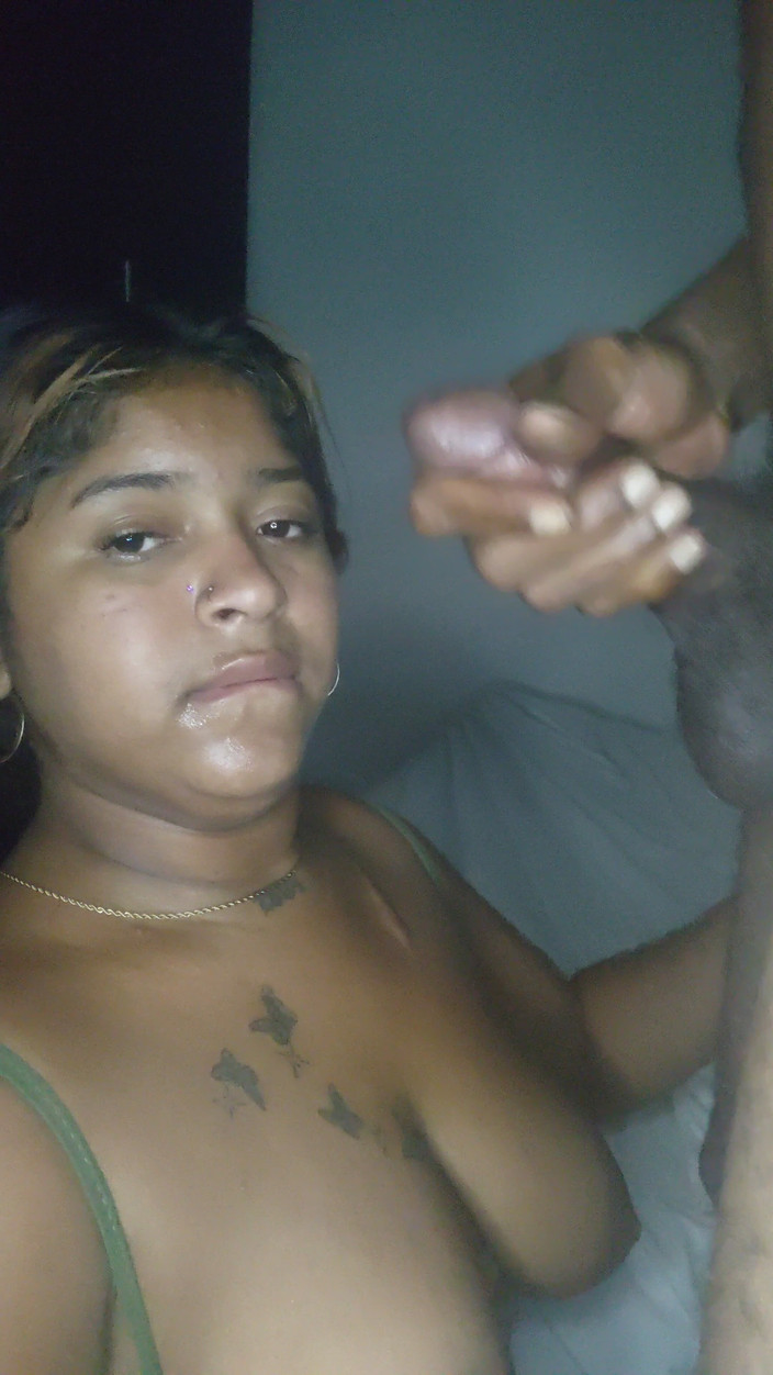 PABLO N3GROBAR: Маленька латина спорожнює великий чорний член, любов до горла