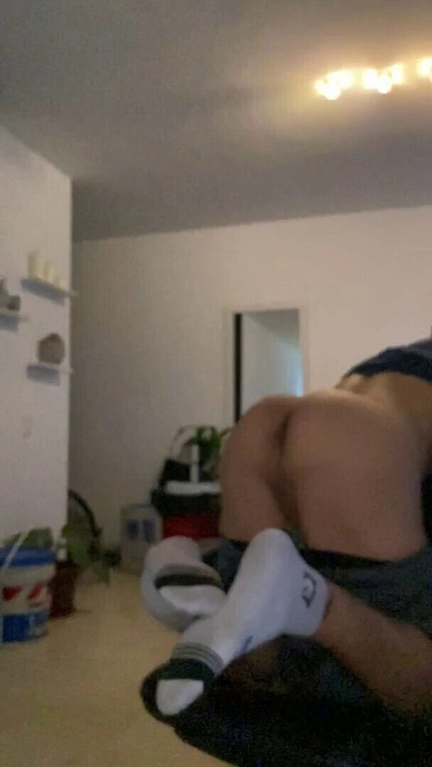 Tomas Styl: Kerel toont zijn kont