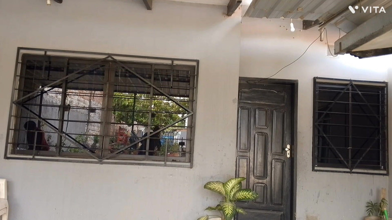 Kamila6922: Saya mengupah pembantu rumah untuk membersihkan rumah saya dan mengongkeknya